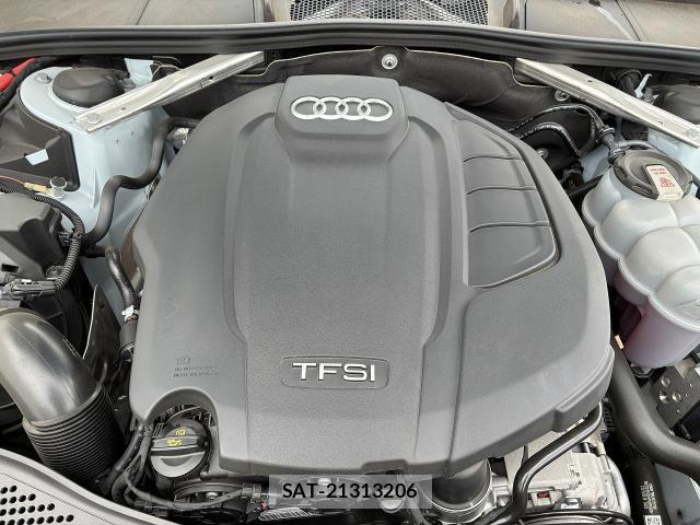 Audi A4 2022-06 8128974-16