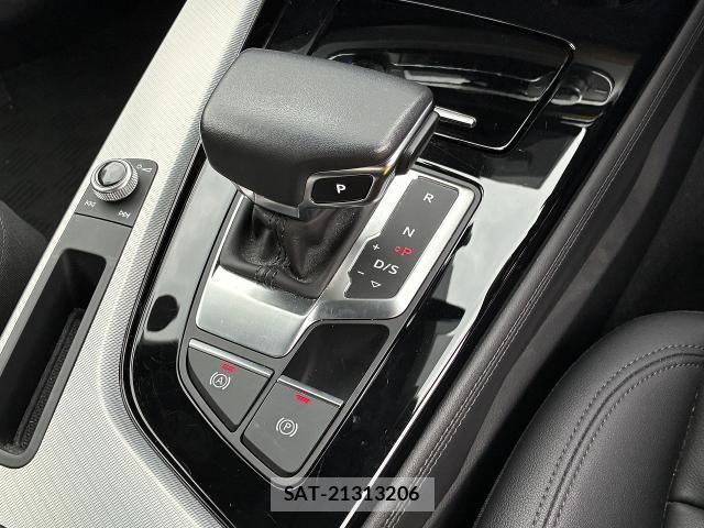 Audi A4 2022-06 8128974-26
