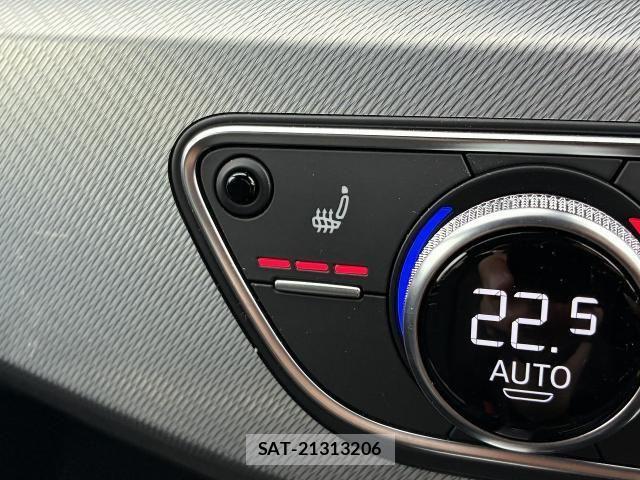 Audi A4 2022-06 8128974-29