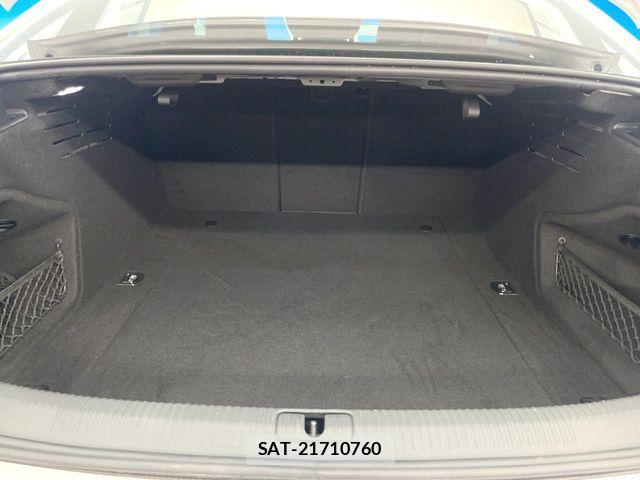 Audi A4 2017-06 8145486-12