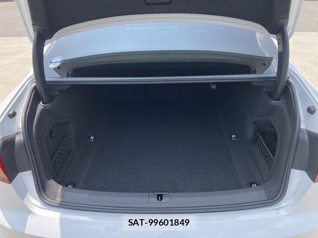 Audi A4 2024-10 8157972-12