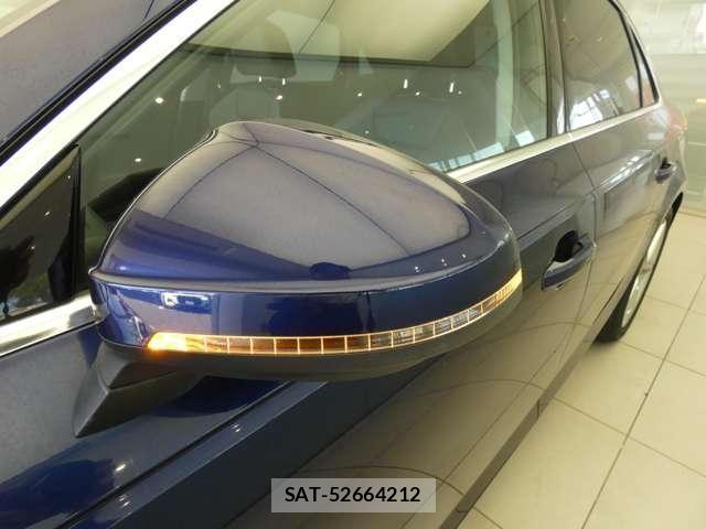 Audi A4 2019-09 8206366-17