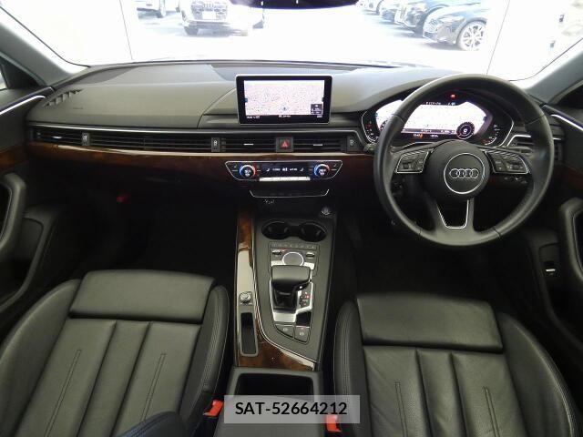 Audi A4 2019-09 8206366-1