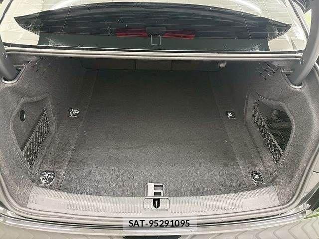 Audi A4 2019-06 8244640-10