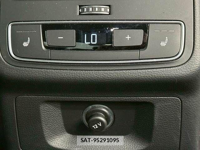 Audi A4 2019-06 8244640-4