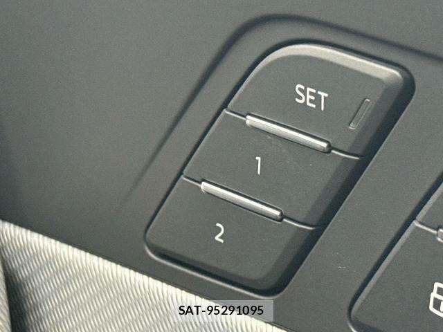 Audi A4 2019-06 8244640-5