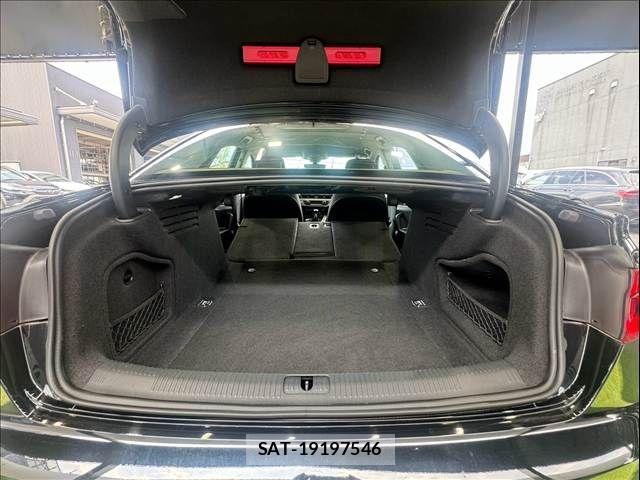 Audi A4 2019-08 8334894-10