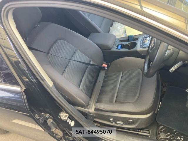 Audi A4 2013-03 8371444-9