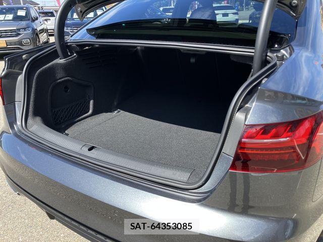 Audi A4 2022-12 8411264-18