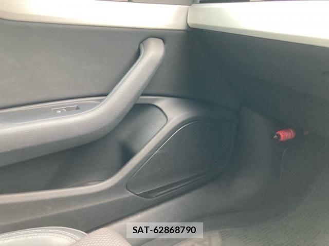 Audi A4 2019-09 8437767-26