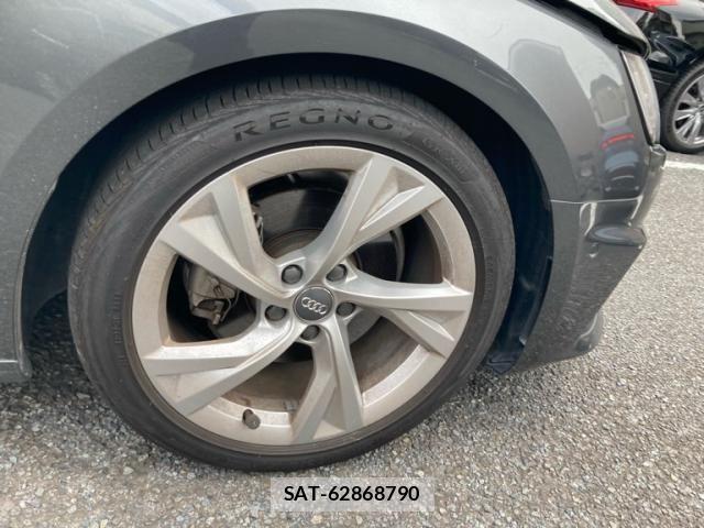 Audi A4 2019-09 8437767-4