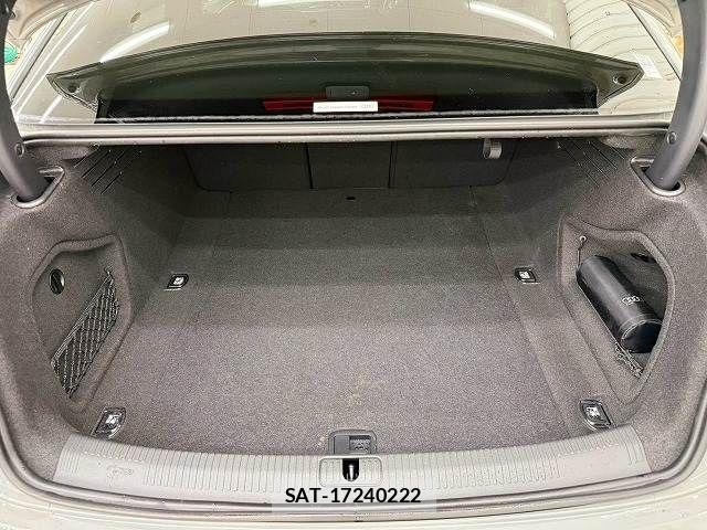 Audi A4 2022-06 8485039-12