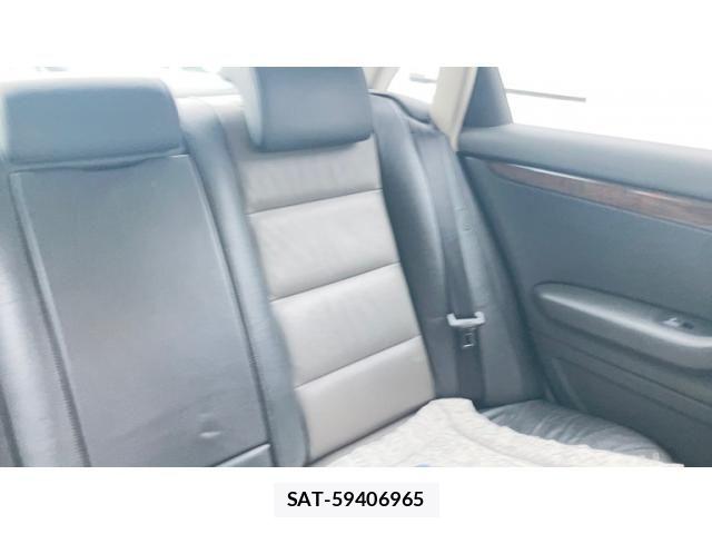 Audi A4 2008-03 8523608-27