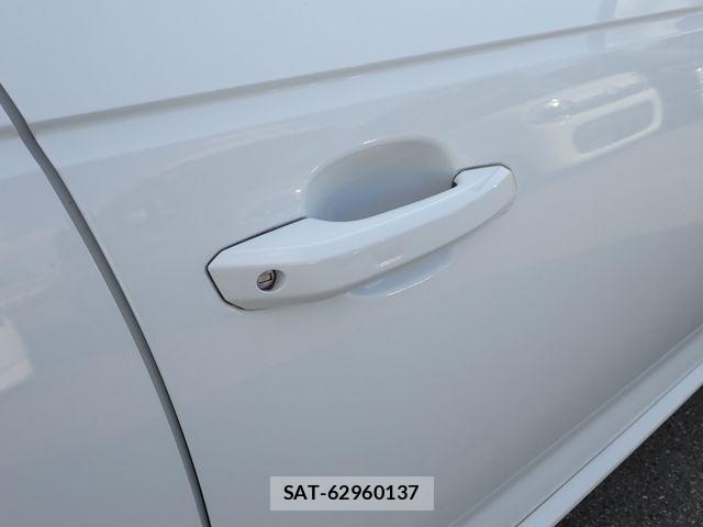 Audi A4 2017-09 8561184-12