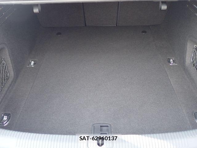 Audi A4 2017-09 8561184-24