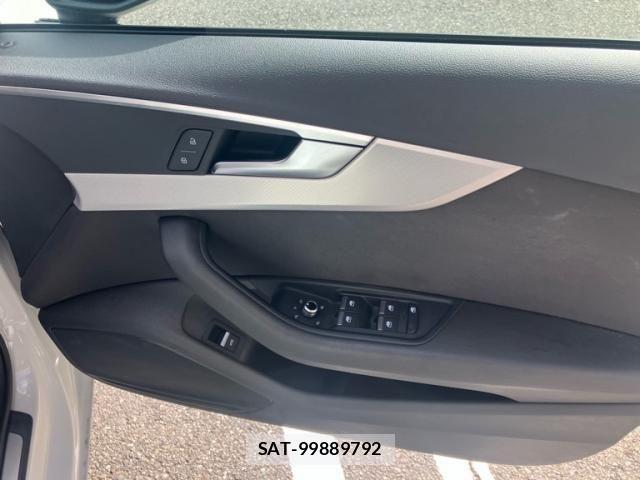 Audi A4 2019-10 8561187-12