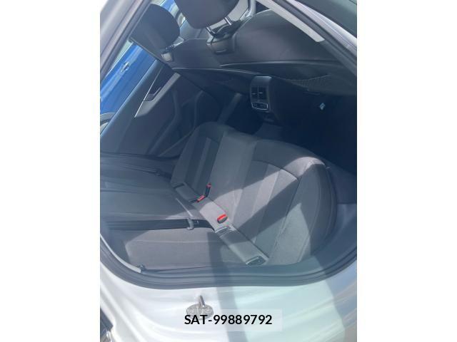 Audi A4 2019-10 8561187-23