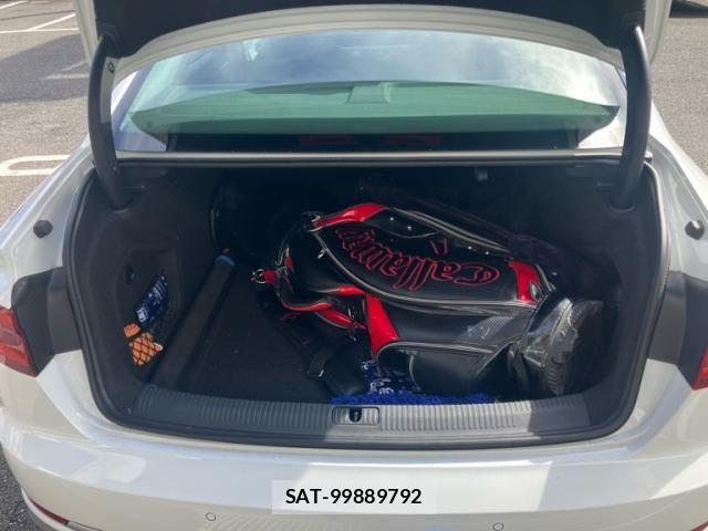 Audi A4 2019-10 8561187-24