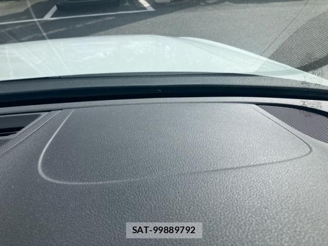 Audi A4 2019-10 8561187-25