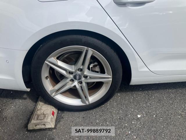 Audi A4 2019-10 8561187-6
