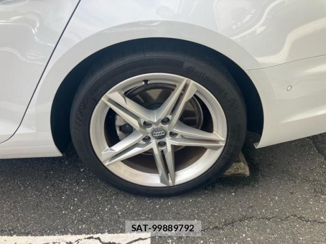 Audi A4 2019-10 8561187-8