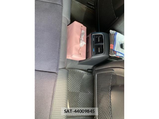 Audi A4 2011-06 8740565-10