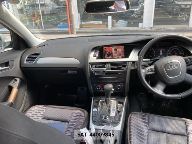 Audi A4 2011-06 8740565-11