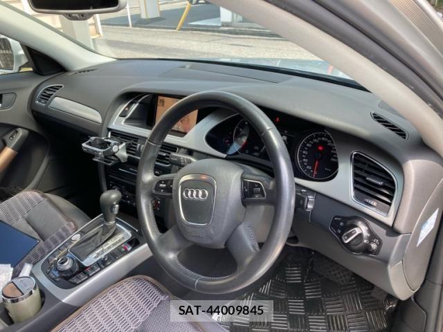 Audi A4 2011-06 8740565-13
