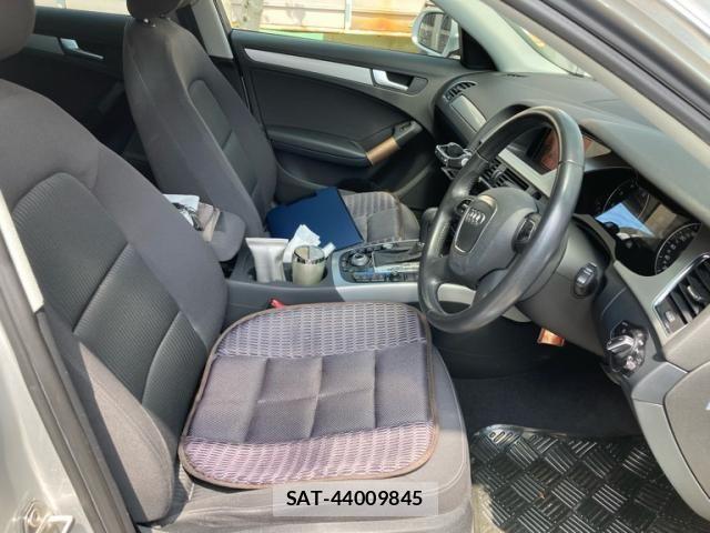Audi A4 2011-06 8740565-14
