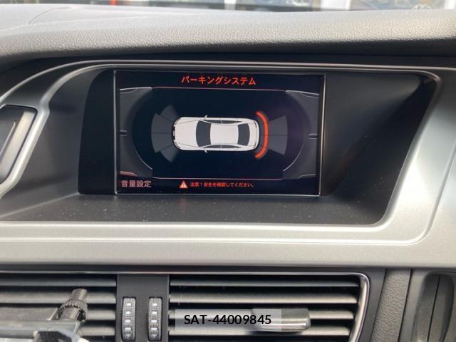 Audi A4 2011-06 8740565-23