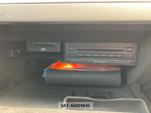 Audi A4 2011-06 8740565-24