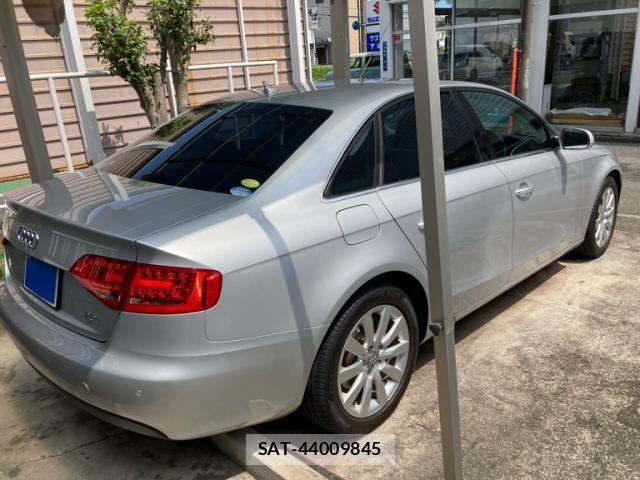 Audi A4 2011-06 8740565-2