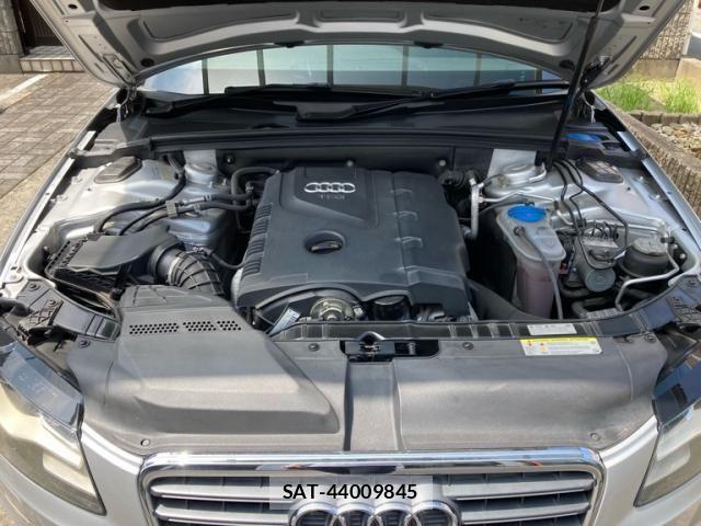 Audi A4 2011-06 8740565-6