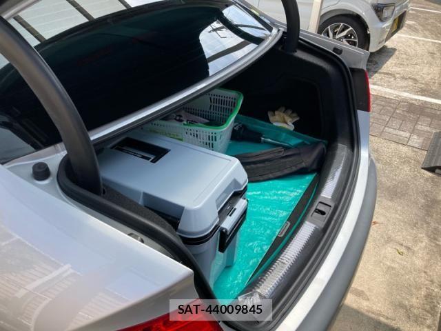 Audi A4 2011-06 8740565-8