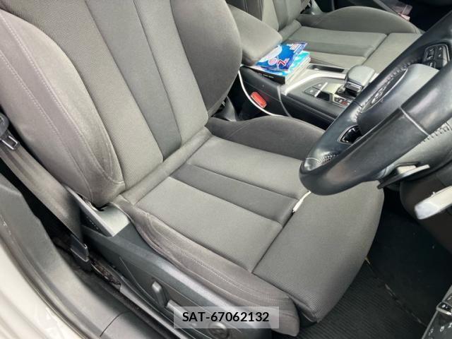 Audi A4 2017-09 8740564-10