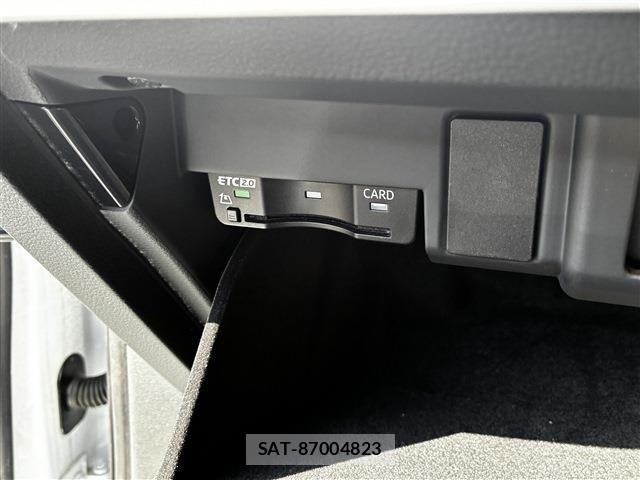 Audi A4 2021-03 8779535-25