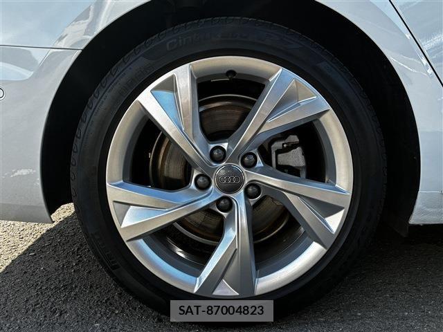 Audi A4 2021-03 8779535-8