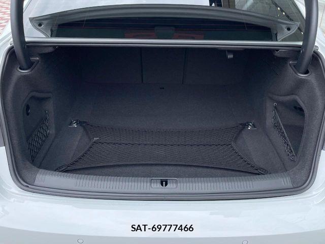 Audi A4 2020-10 8779537-11