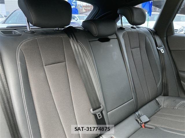 Audi A4 2018-03 1070799-12