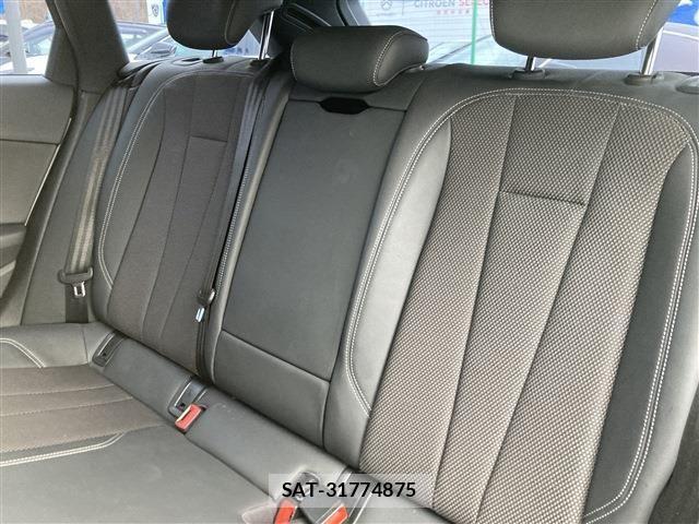 Audi A4 2018-03 1070799-13