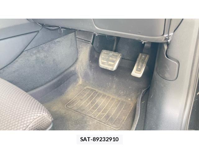 Audi A4 2017-10 3765266-26