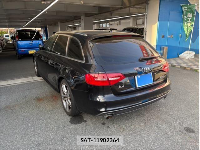Audi A4 2013-02 3831672-9