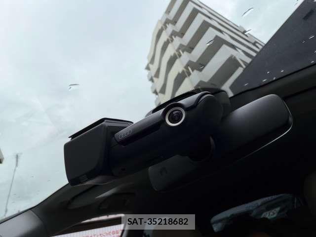 Audi A4 2016-08 6242202-12