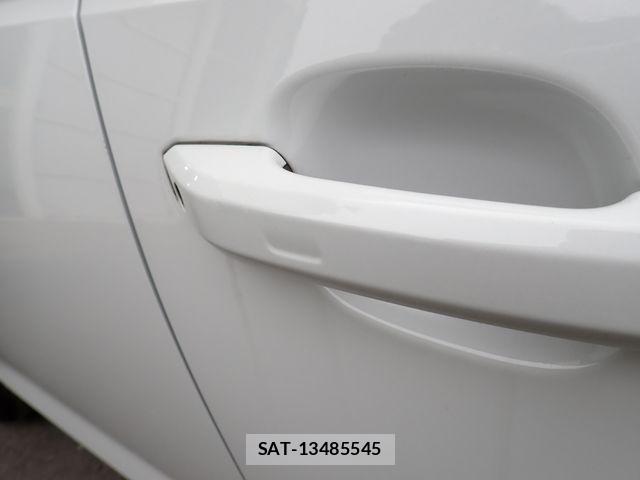 Audi A4 2017-03 6670296-10