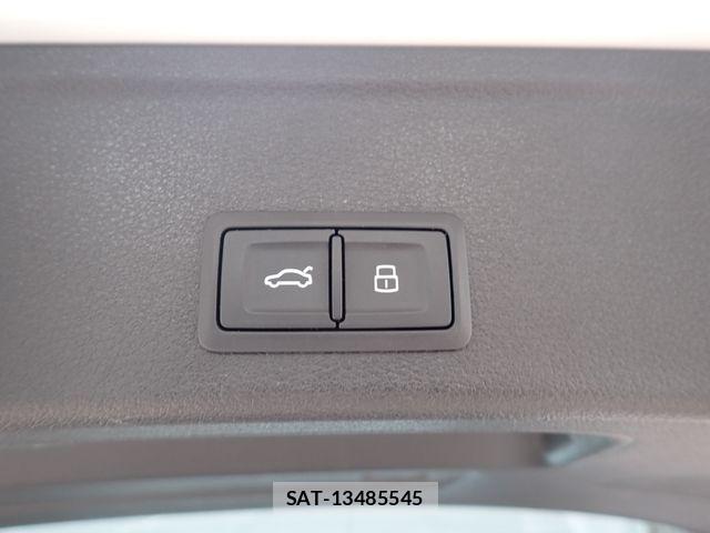 Audi A4 2017-03 6670296-25