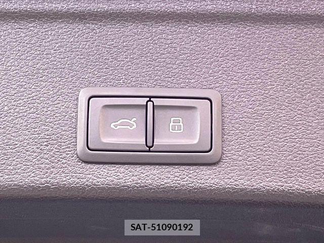 Audi A4 2019-06 7213686-4