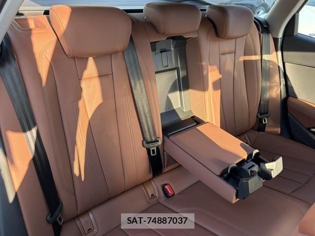 Audi A4 2023-08 7215008-4