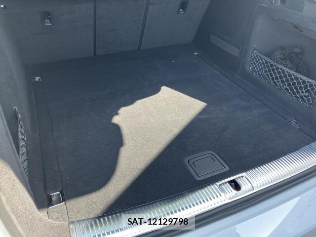 Audi A4 2023-06 7215012-16