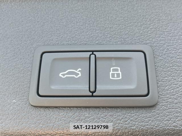 Audi A4 2023-06 7215012-23