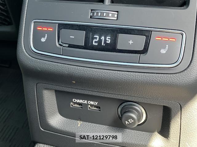 Audi A4 2023-06 7215012-24